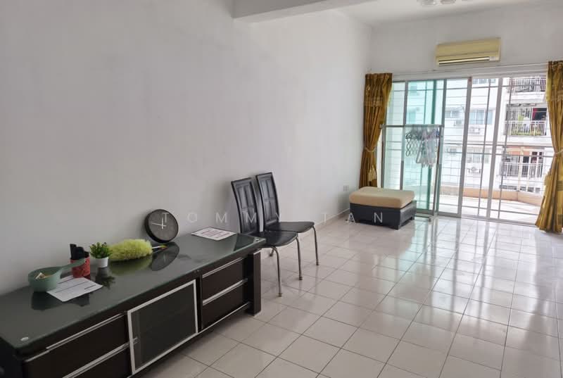 Kondominium untuk Disewa di Kepong Sentral Condominium - TOMMY TAN - Living Room - PropertyGuru.com.my