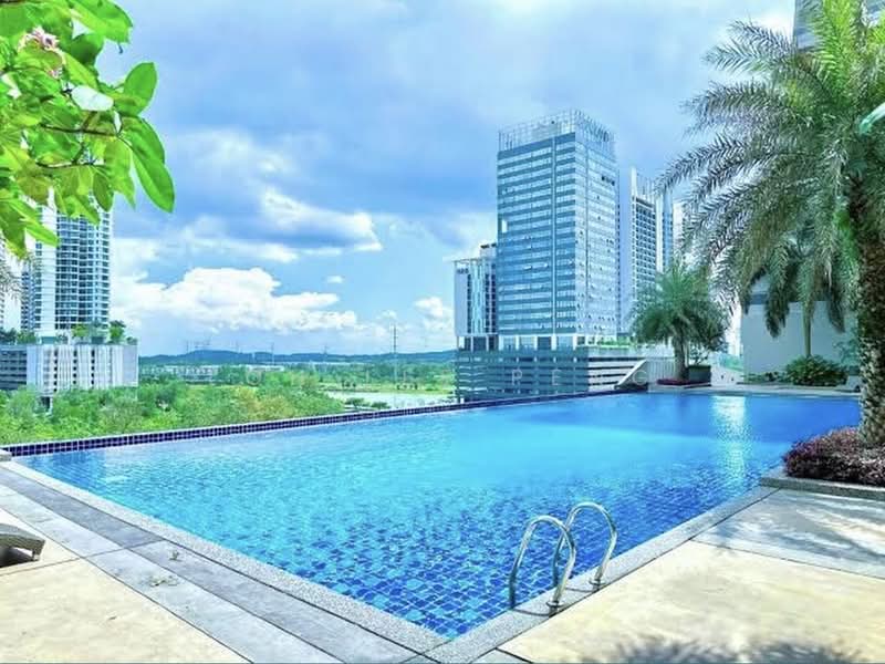 Servis Apartment untuk Dijual di Meridin Suites @ The Meridin - Loh Lee Peng - Pool - PropertyGuru.com.my