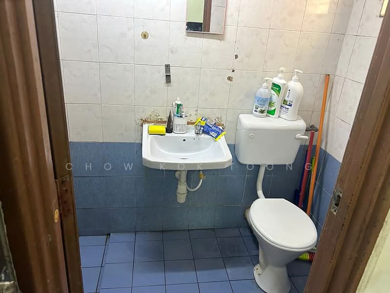 Apartment for Sale at Pangsapuri Lotus (Teratai) - Chow Kok Toong - Bathroom - PropertyGuru.com.my