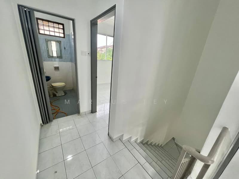 Rumah Teres 2 Tingkat untuk Dijual di Taman Perling (Perling) - Marcus Tey - Bathroom - PropertyGuru.com.my