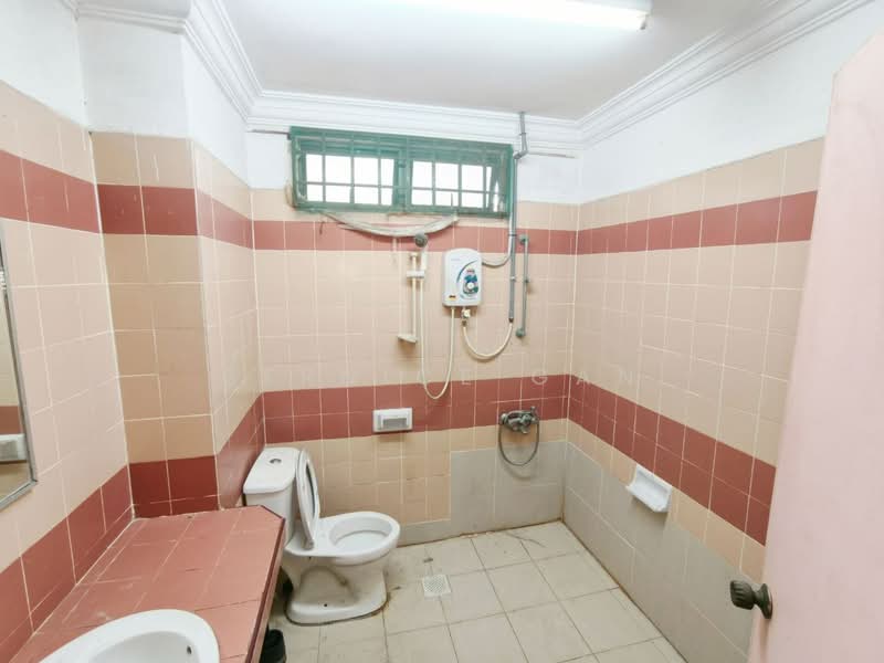 Rumah Teres 2 Tingkat untuk Dijual di Taman Mount Austin (Tebrau) - Bernice Gan - Bathroom - PropertyGuru.com.my