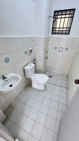 Apartment for Sale at Vista Seri Alam - Marcus Tey - Bathroom - PropertyGuru.com.my