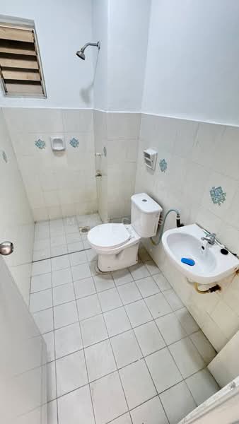 Apartment for Sale at Vista Seri Alam - Marcus Tey - Bathroom - PropertyGuru.com.my