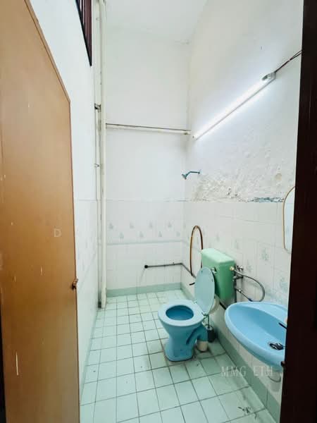 Rumah Teres 2 Tingkat untuk Dijual di Taman Bayu Perdana (Klang) - Darren Chen - Bathroom - PropertyGuru.com.my