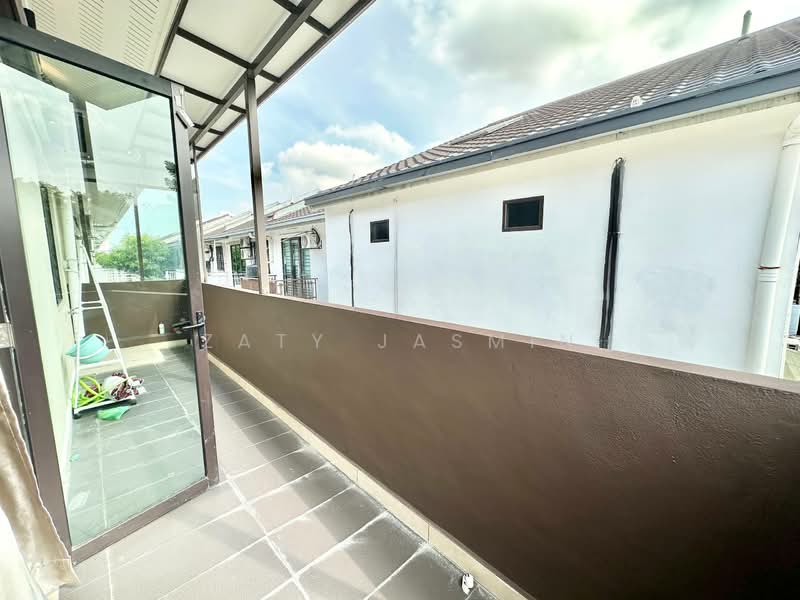 2.5-storey Terraced House for Sale in Seksyen 16 (Shah Alam) - Zaty Jasmin - Balcony - PropertyGuru.com.my