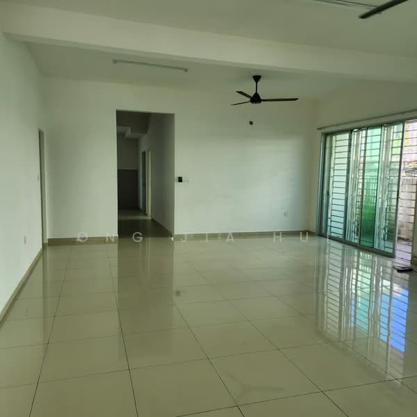 2-storey Terraced House for Sale in Bandar Sri Sendayan (Negeri Sembilan) - Ong Jia Hui - Living Room - PropertyGuru.com.my