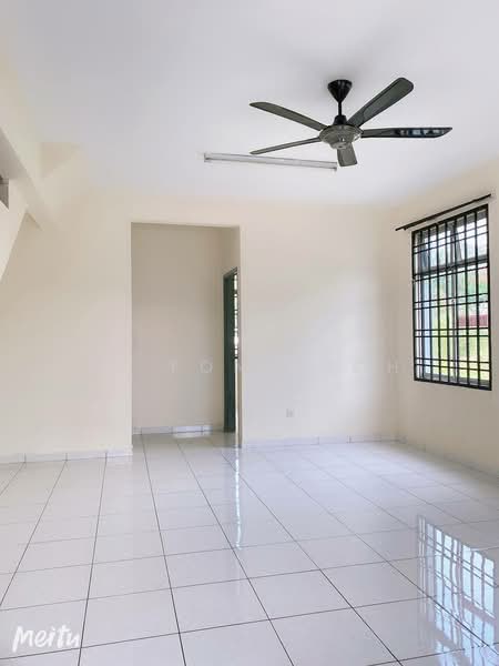 2-storey Terraced House for Sale in Bukit Indah (Iskandar Puteri (Nusajaya)) - Ee Fong Toh - Living Room - PropertyGuru.com.my