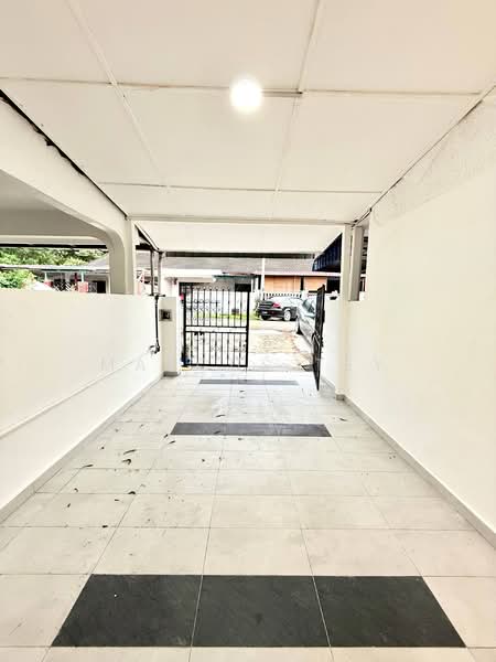 Rumah Teres 2-Tingkat untuk Dijual di Simpang Renggam (Johor) - Marcus Tey - Entrance - PropertyGuru.com.my