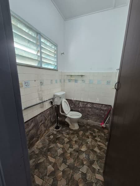 Rumah Teres 2 Tingkat untuk Dijual di SS2 (Petaling Jaya) - Sharmila Taluar - Bathroom - PropertyGuru.com.my