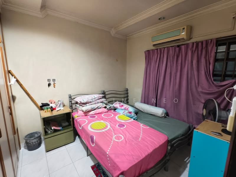 2-storey Terraced House for Sale in Taman Molek (Johor Bahru) - Jesserine Neo - Bedroom - PropertyGuru.com.my