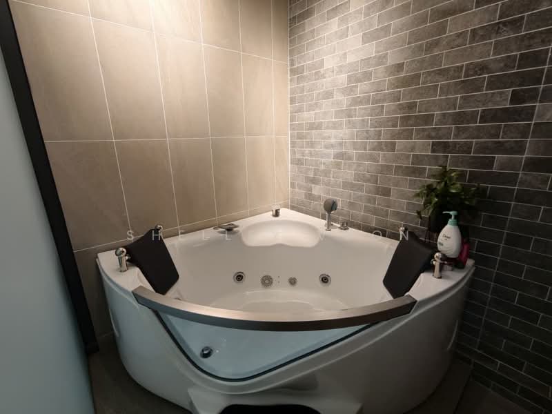 Condominium for Rent at Queens Residences Q1 @ Queens Waterfront - Shelley Voon - Bathroom - PropertyGuru.com.my