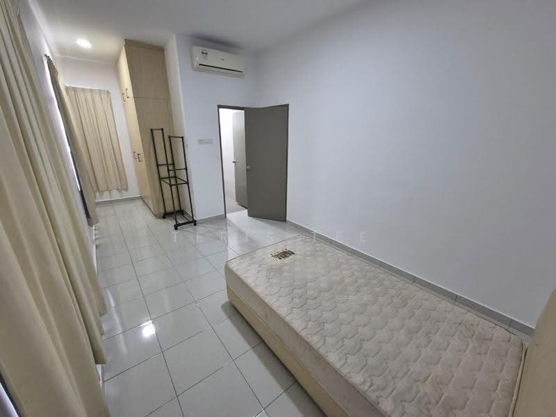 Kediaman Servis untuk Dijual di Residensi Setia Impian - Teris Tee - Bedroom - PropertyGuru.com.my