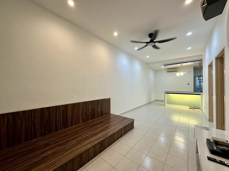 Rumah Teres 1 Tingkat untuk Disewa di Taman Mount Austin (Tebrau) - Yoland . - Living Room - PropertyGuru.com.my