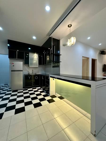 Rumah Teres 1 Tingkat untuk Disewa di Taman Mount Austin (Tebrau) - Yoland . - Kitchen - PropertyGuru.com.my