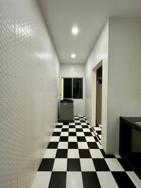 Rumah Teres 1 Tingkat untuk Disewa di Taman Mount Austin (Tebrau) - Yoland . - Corridor - PropertyGuru.com.my