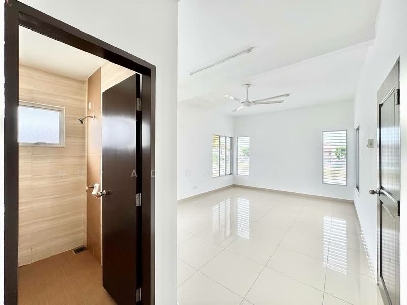 2-storey Terraced House for Sale in Puncak Bestari (Puncak Alam) - Nur Adibah Ishak - Bathroom - PropertyGuru.com.my