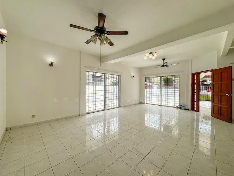 Rumah Berkembar untuk Dijual di Taman Taming Jaya (Balakong) - Syazue Wanie - Living Room - PropertyGuru.com.my