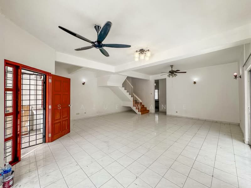 Rumah Berkembar untuk Dijual di Taman Taming Jaya (Balakong) - Syazue Wanie - Living Room - PropertyGuru.com.my
