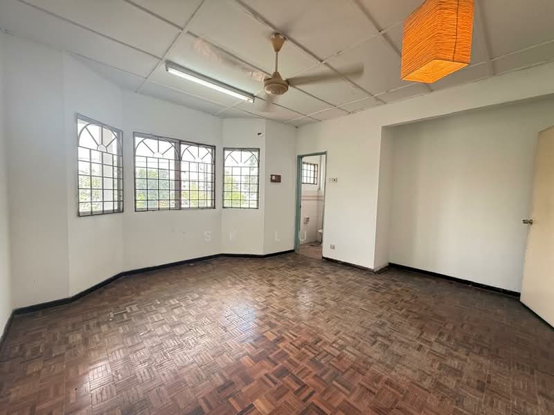 2-storey Terraced House for Sale in Bandar Country Homes (Rawang) - SK Luk - Living Room - PropertyGuru.com.my