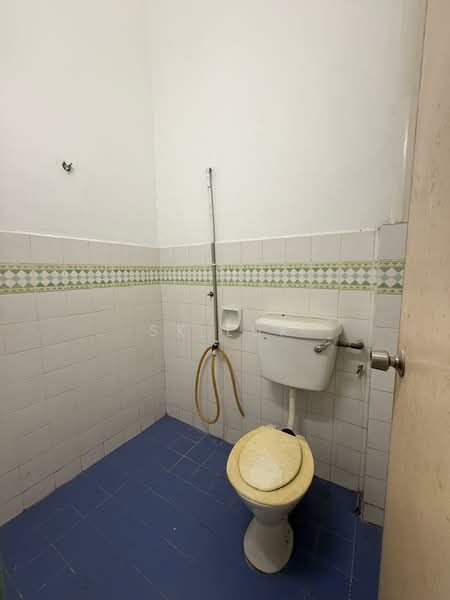 2-storey Terraced House for Sale in Bandar Country Homes (Rawang) - SK Luk - Bathroom - PropertyGuru.com.my