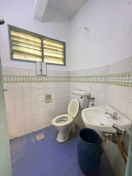 2-storey Terraced House for Sale in Bandar Country Homes (Rawang) - SK Luk - Bathroom - PropertyGuru.com.my