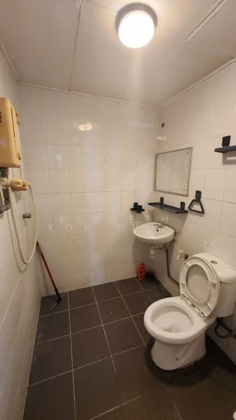 Rumah Teres 2 Tingkat untuk Dijual di Usj 3 (Subang Jaya) - Kenneth Kok Sui Kuin - Bathroom - PropertyGuru.com.my