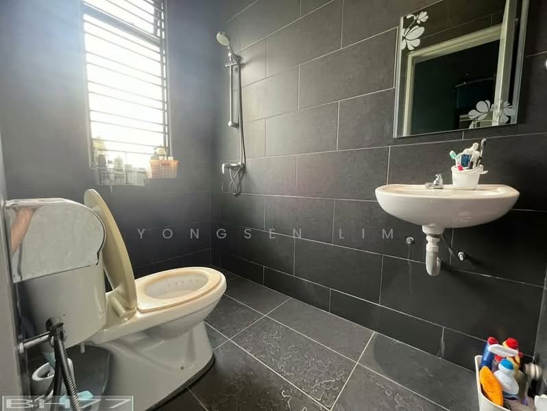 2-storey Terraced House for Sale in Bandar Rimbayu (Telok Panglima Garang) - Yongsen Lim - Bathroom - PropertyGuru.com.my