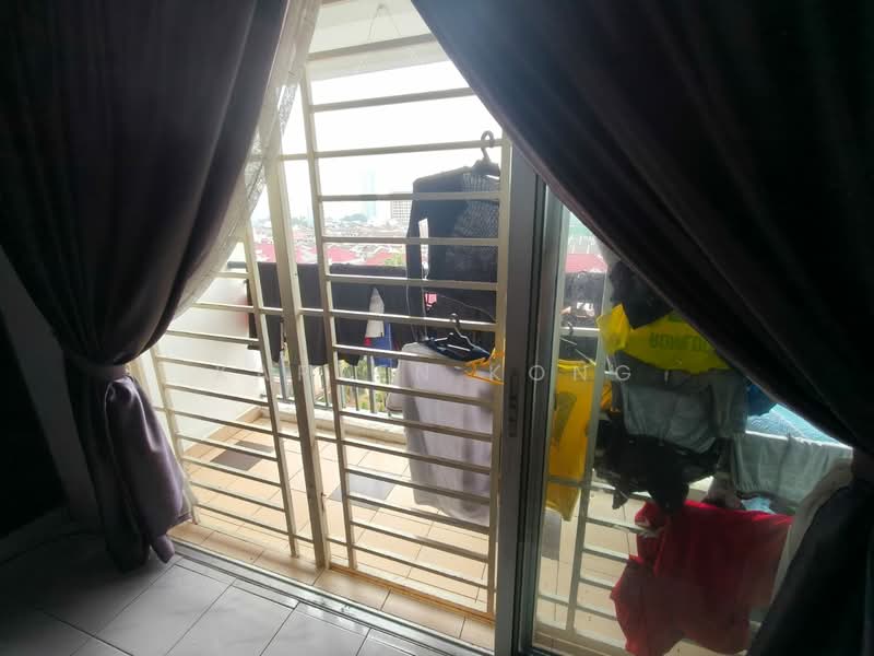 Pangsapuri untuk Dijual di Residensi Hijauan Lumayan - Karyen Kong - Balcony - PropertyGuru.com.my