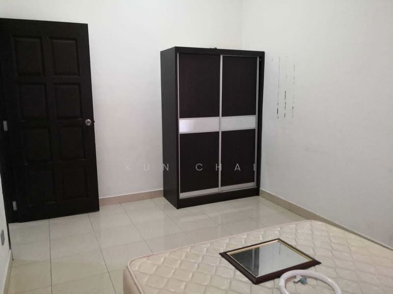 2-storey Terraced House for Rent in Taman Dato Onn (Johor Bahru) - Kun Chai - Bedroom - PropertyGuru.com.my