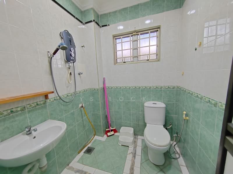 Rumah Teres untuk Dijual di Taman Selayang Utama (Selayang) - YS Lock - Bathroom - PropertyGuru.com.my