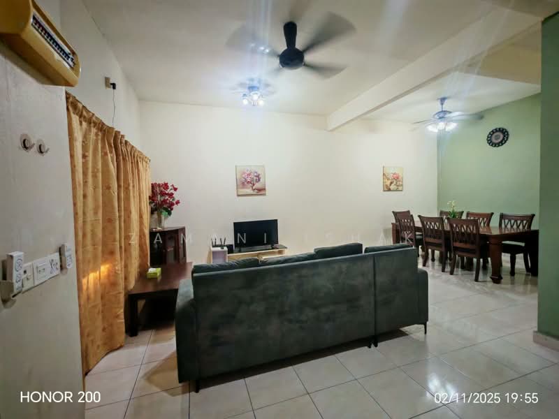 2-storey Terraced House for Sale in Bandar Country Homes (Rawang) - Zamani Ishak - Living Room - PropertyGuru.com.my