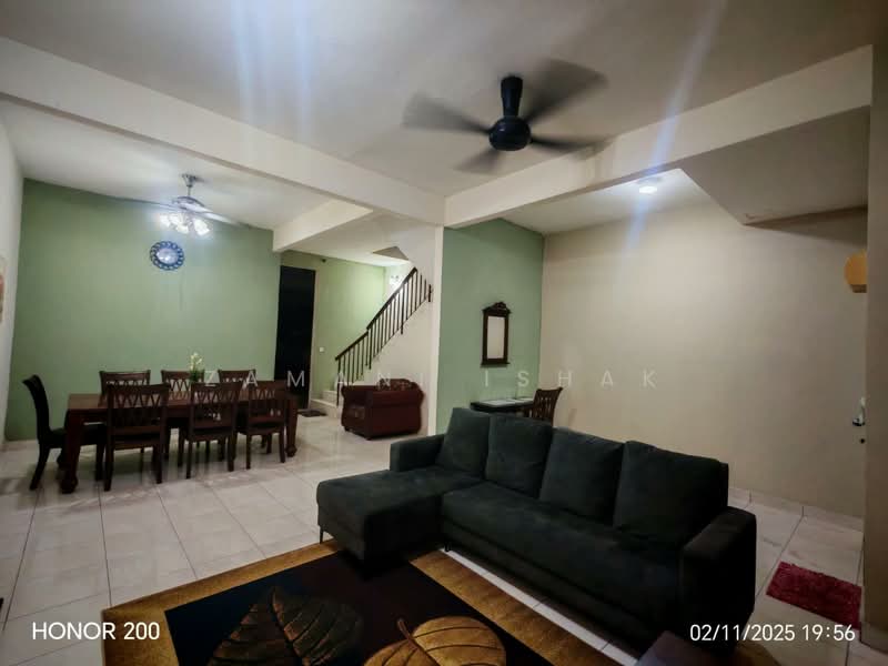 2-storey Terraced House for Sale in Bandar Country Homes (Rawang) - Zamani Ishak - Living Room - PropertyGuru.com.my