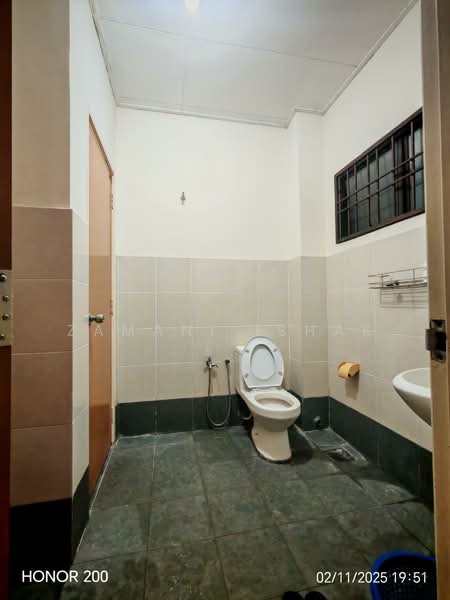 2-storey Terraced House for Sale in Bandar Country Homes (Rawang) - Zamani Ishak - Bathroom - PropertyGuru.com.my