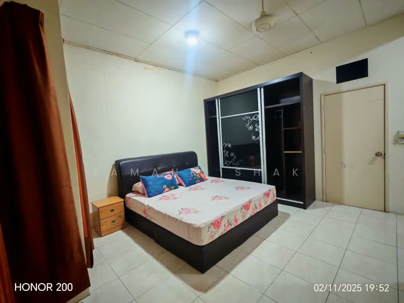 2-storey Terraced House for Sale in Bandar Country Homes (Rawang) - Zamani Ishak - Bedroom - PropertyGuru.com.my