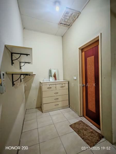 2-storey Terraced House for Sale in Bandar Country Homes (Rawang) - Zamani Ishak - Entrance - PropertyGuru.com.my