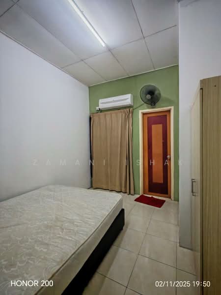 2-storey Terraced House for Sale in Bandar Country Homes (Rawang) - Zamani Ishak - Bedroom - PropertyGuru.com.my