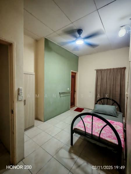 2-storey Terraced House for Sale in Bandar Country Homes (Rawang) - Zamani Ishak - Bedroom - PropertyGuru.com.my