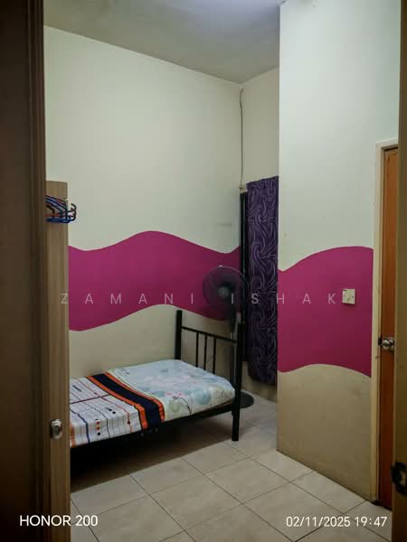 2-storey Terraced House for Sale in Bandar Country Homes (Rawang) - Zamani Ishak - Bedroom - PropertyGuru.com.my