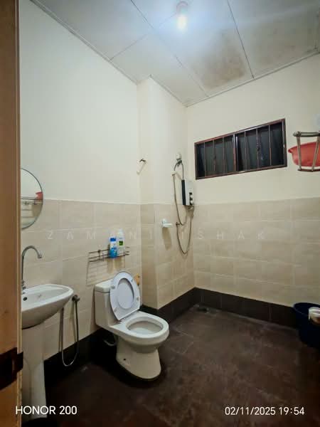 2-storey Terraced House for Sale in Bandar Country Homes (Rawang) - Zamani Ishak - Bathroom - PropertyGuru.com.my