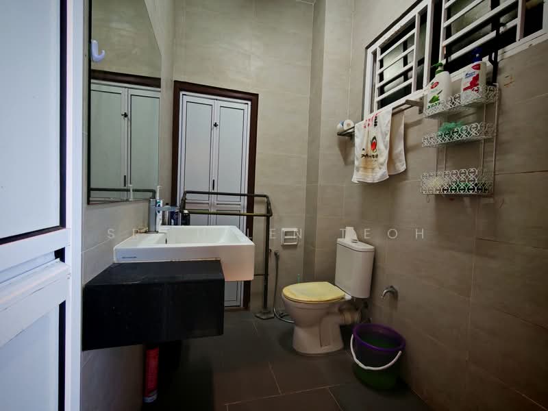 Semi-Detached House for Sale in Pulau Pinang (Jelutong) - Sr. Helen Teoh - Bathroom - PropertyGuru.com.my