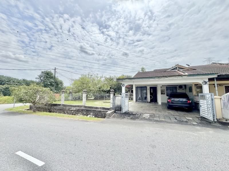 1-storey Terraced House for Sale in Taman Desa Vista (Dengkil) - Alif Saad - Exterior - PropertyGuru.com.my