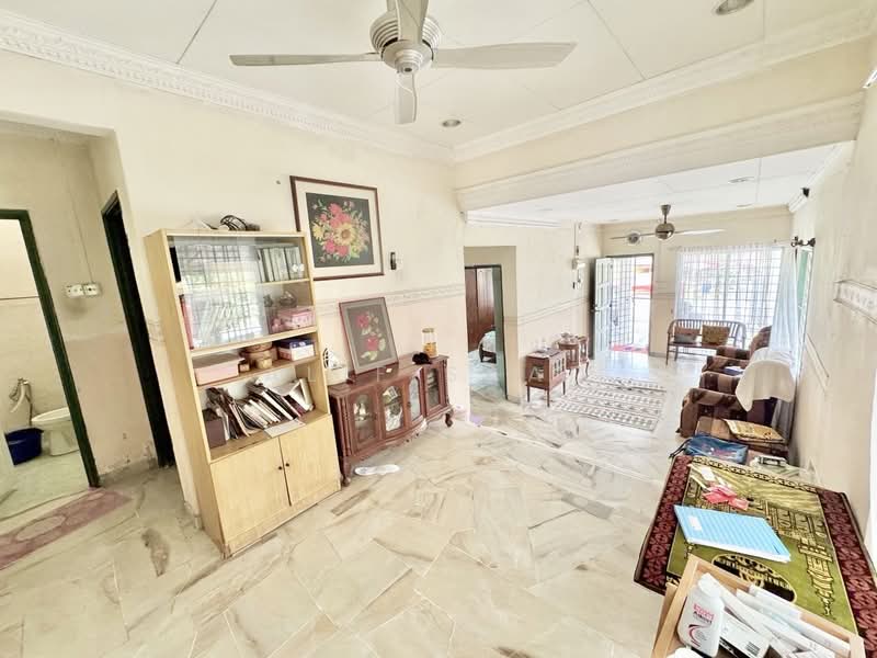1-storey Terraced House for Sale in Taman Desa Vista (Dengkil) - Alif Saad - Living Room - PropertyGuru.com.my