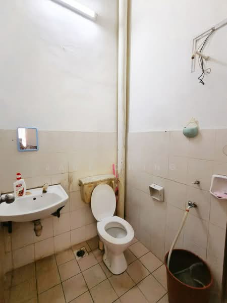 1-storey Terraced House for Sale in Bandar Putra (Kulai) - Jack Ching - Bathroom - PropertyGuru.com.my