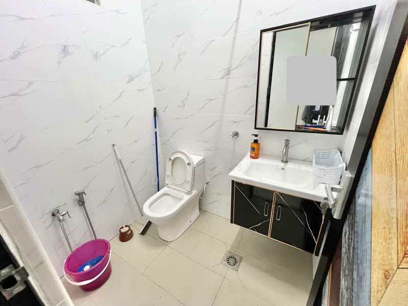 Semi-Detached House for Sale in Senawang (Negeri Sembilan) - Zairul Asrah Zulkefli - Bathroom - PropertyGuru.com.my