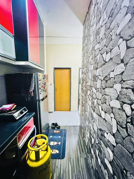 Flat for Rent at Damai Utama - Erin Yusof - Kitchen - PropertyGuru.com.my