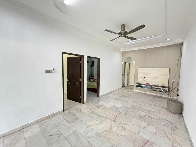 1-storey Terraced House for Sale in Taman Johor Jaya (Johor Bahru) - Kexin Hua - Living Room - PropertyGuru.com.my
