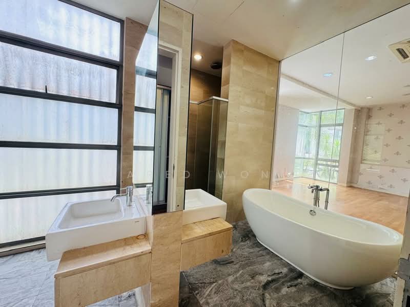Rumah Berkembar untuk Dijual di The Valley TTDI (Ampang) - Jared Wong - Bathroom - PropertyGuru.com.my