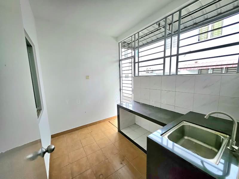 2-storey Terraced House for Sale in Taman Seri Austin (Tebrau) - Yuki Cheng - Kitchen - PropertyGuru.com.my