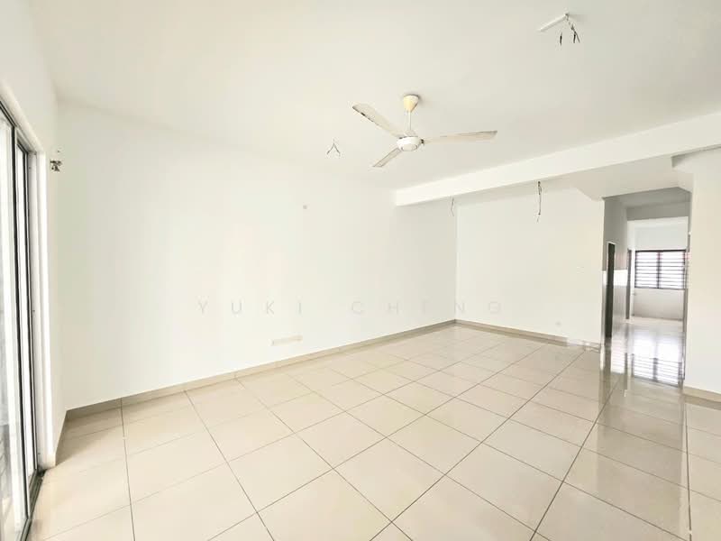 2-storey Terraced House for Sale in Taman Seri Austin (Tebrau) - Yuki Cheng - Living Room - PropertyGuru.com.my