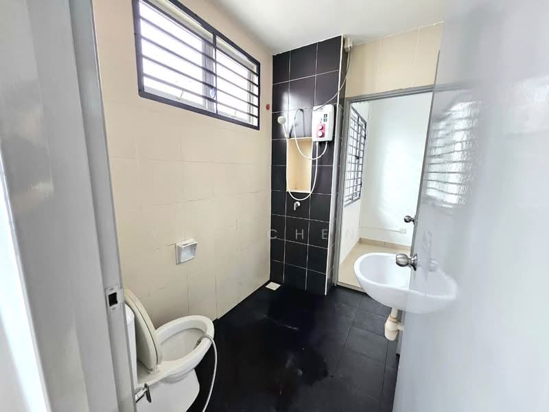 2-storey Terraced House for Sale in Taman Seri Austin (Tebrau) - Yuki Cheng - Bathroom - PropertyGuru.com.my